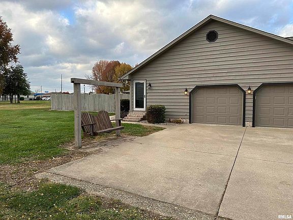 3rd image of 963 S Lake Dr