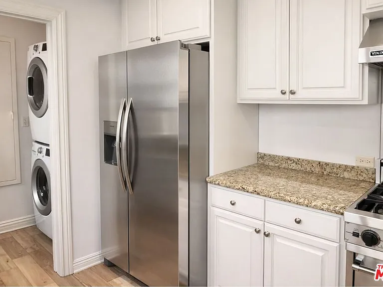 214 1/2 S Spalding Dr — Photo 11