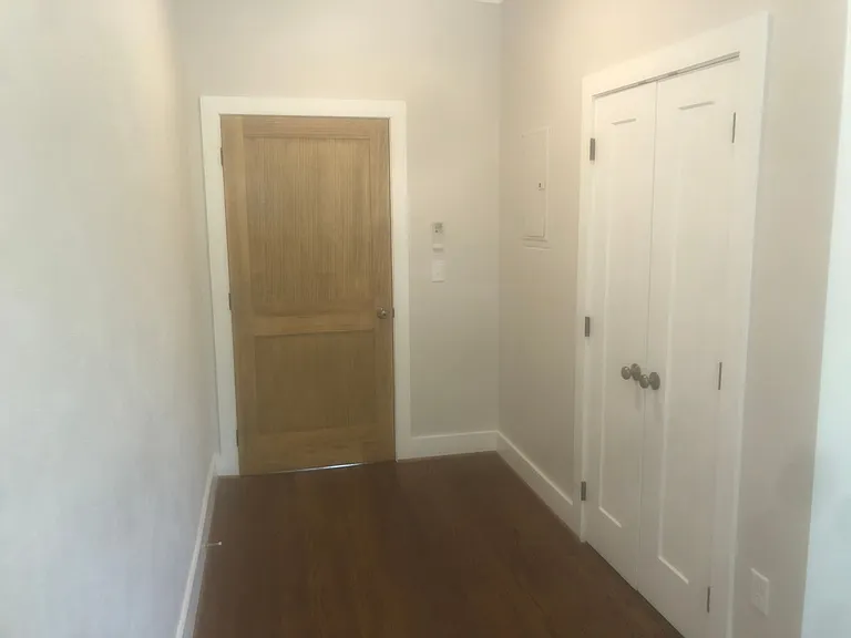 599 W King St — Photo 23