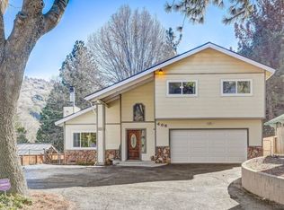 405 Davos Dr, Crestline, CA 92325