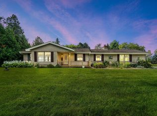 10665 Robinwood Ct, Cedarburg, WI 53012