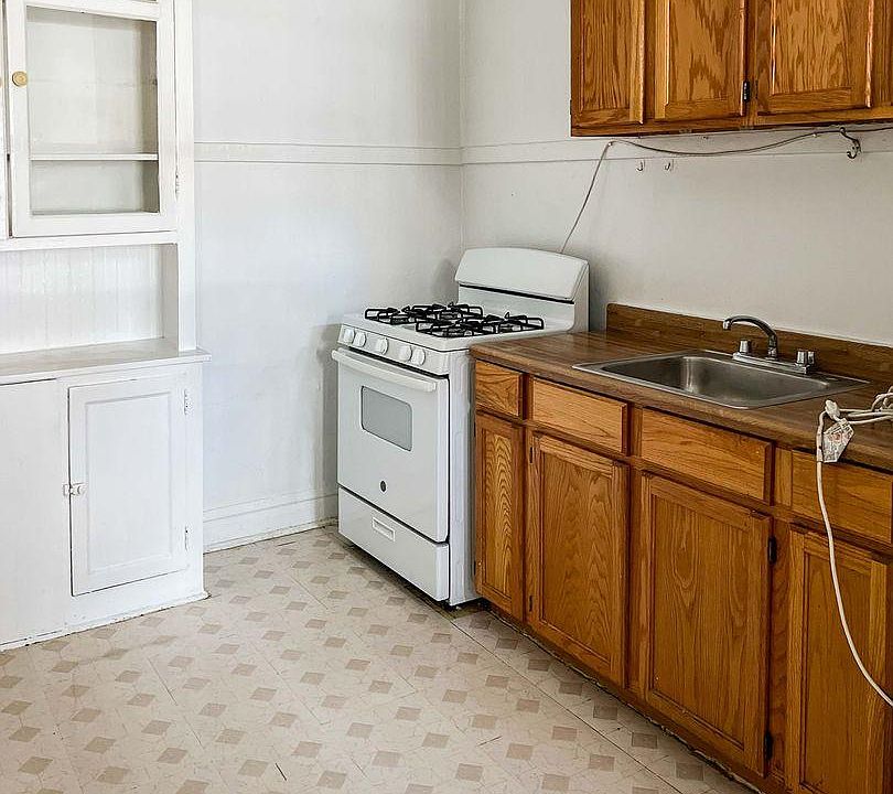 1st image of 2612 W Gunnison St APT 1R