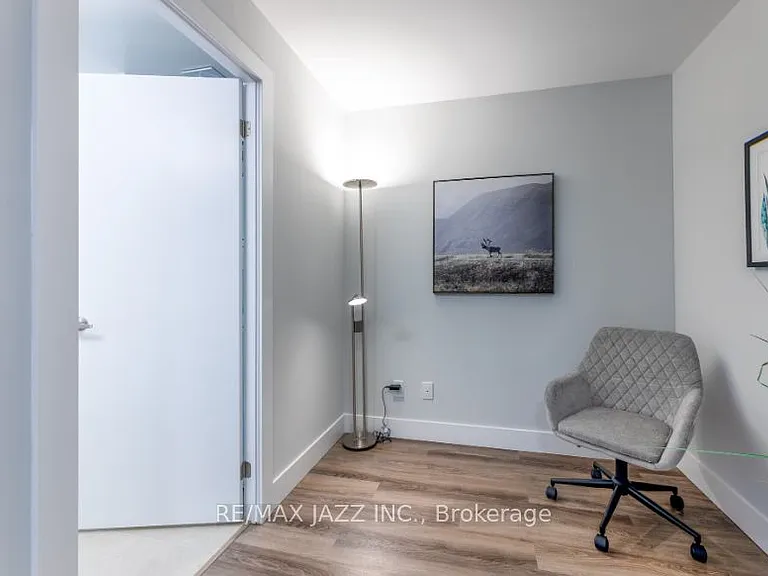 80 Bond St E #1220 — Photo 4