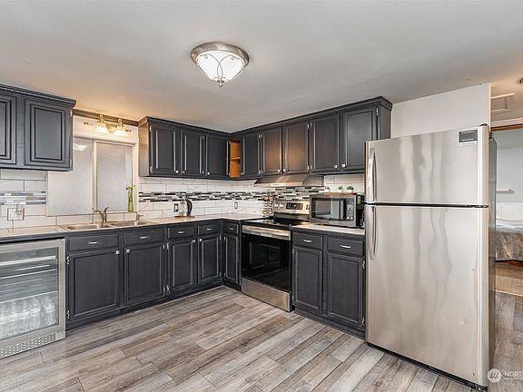 3rd image of 704 87th Avenue NE #62