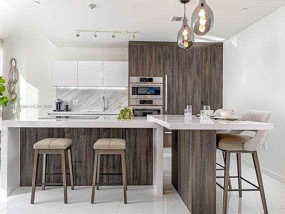 5th image of 851 NE 1st Ave #4304