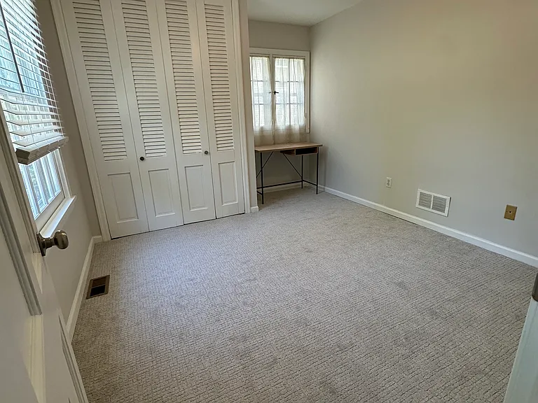 921 Summit Ave — Photo 5