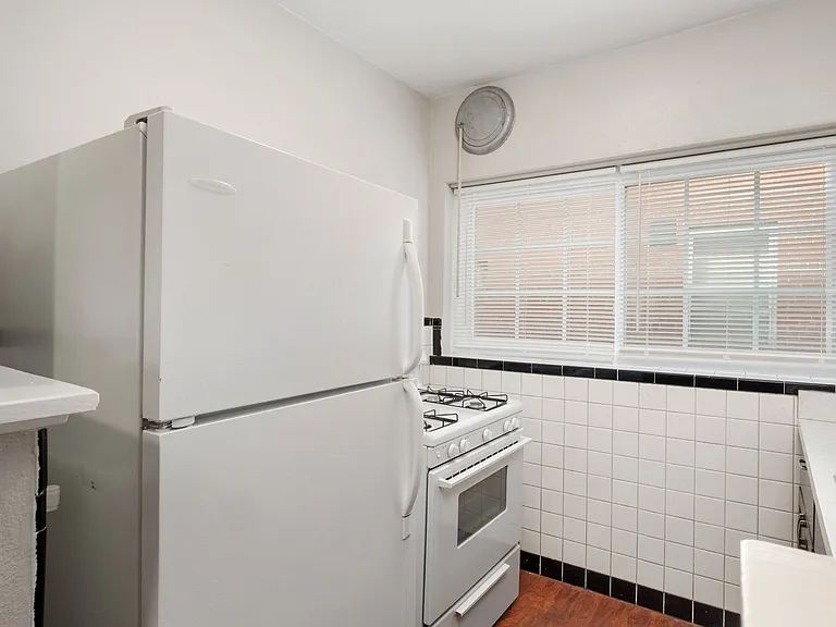 4951 Parker Ave #1F — Photo 7