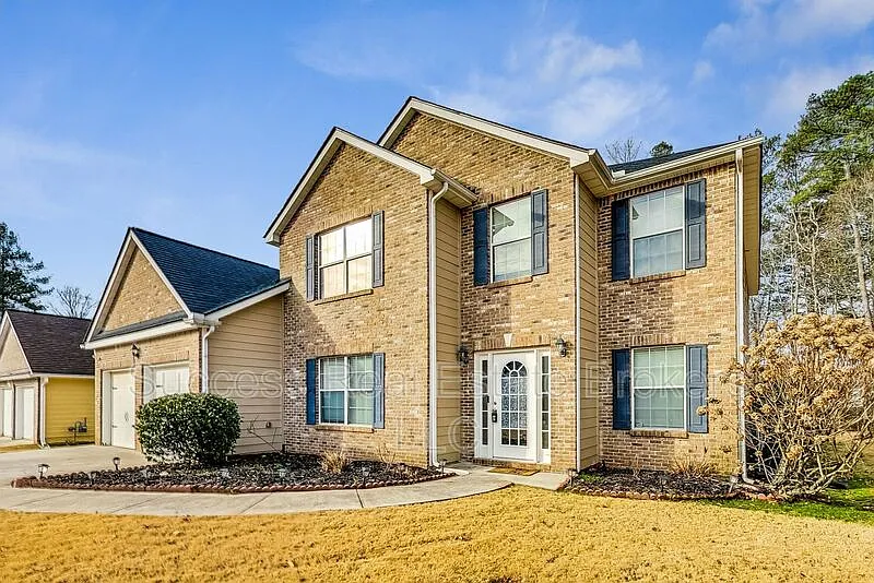 4 bed, 3.5 bath, 3584 sqft, $3,000 — Photo 2