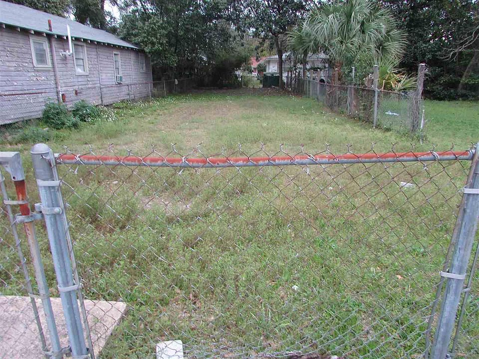 2nd image of 2310 N Davis Hwy
