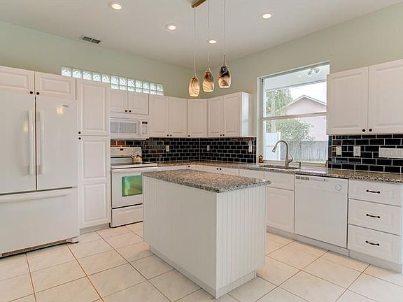 4th image of 2989 Bradford Cir