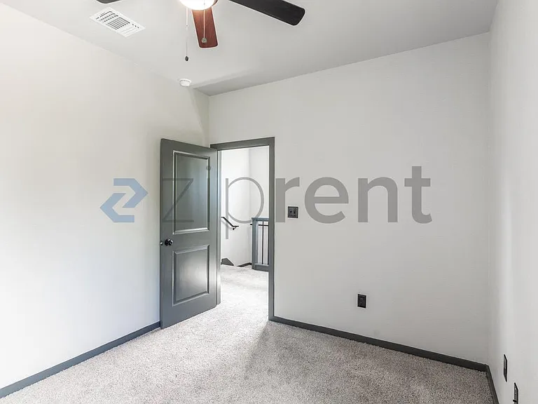 1008 York Ave #A — Photo 8