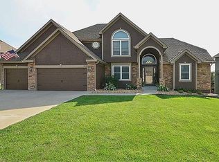 609 Indian Trail Ct, Smithville, MO 64089