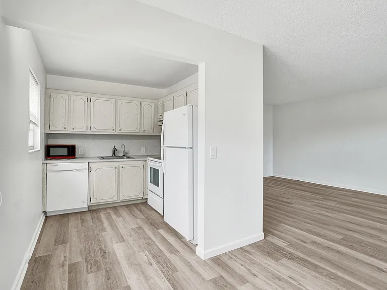 57 Dorset Dr #B — Photo 8