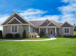 W227N3500 Wyndemere Ct, Pewaukee, WI