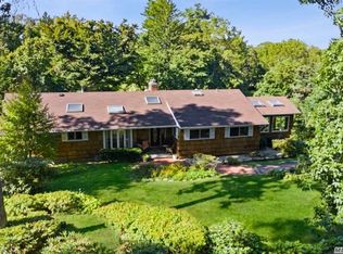 360 West Hills Rd, Huntington, NY 11743