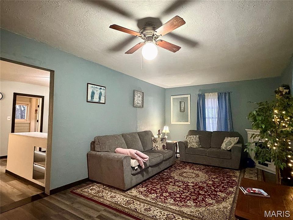 1st image of 28 Greenwood Dr