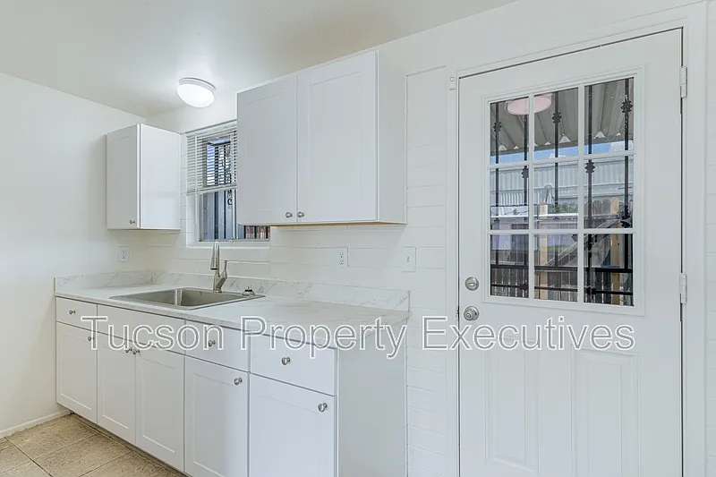2 bed, 1.0 bath, 700 sqft, $1,025 — Photo 3