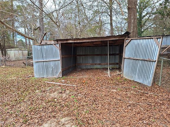 5th image of 372 Brookwood Dr