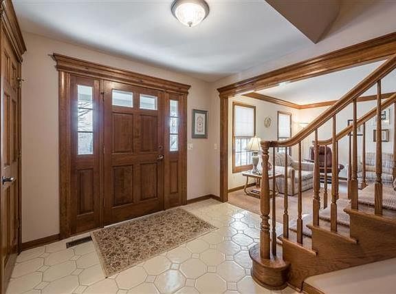 3rd image of 1000 Lakeside Dr