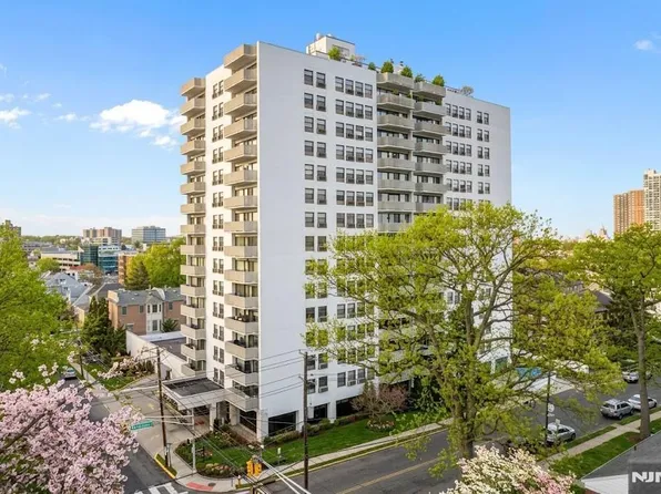 1600 Center Ave APT 2A, Fort Lee, NJ 07024