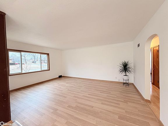 4th image of 448 McKinley Ave