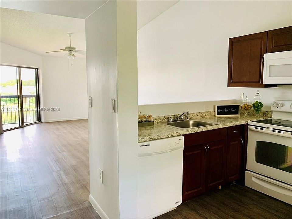 1st image of 9921 Nob Hill Ln #9921