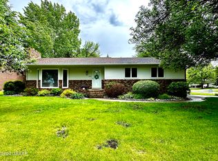 1604 8th St SE, East Grand Forks, MN 56721