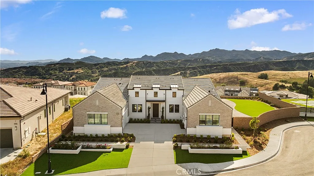 4 bed, 4.5 bath, 4017 sqft, $9,750 — Photo 1