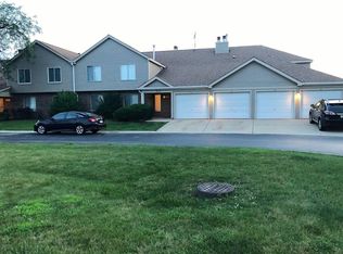 7020 Newport Dr APT 204, Woodridge, IL 60517