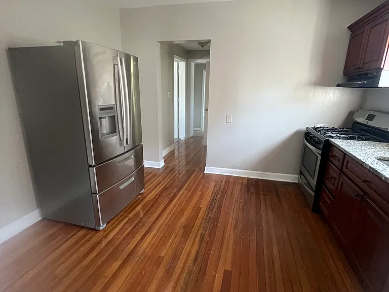 Kitchen Photo 2