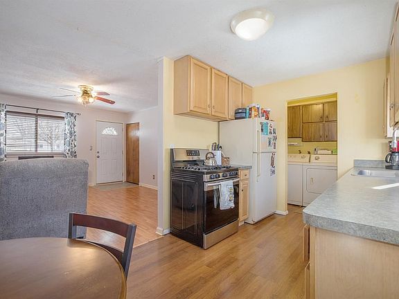 3rd image of 1265 Commonwealth Ave