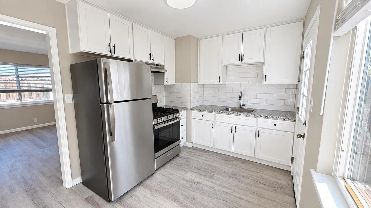 2 bed, 725 sqft, $3,050 — Photo 4