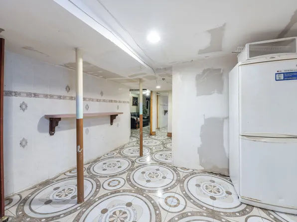 448 East 48th Street image 17 of 29