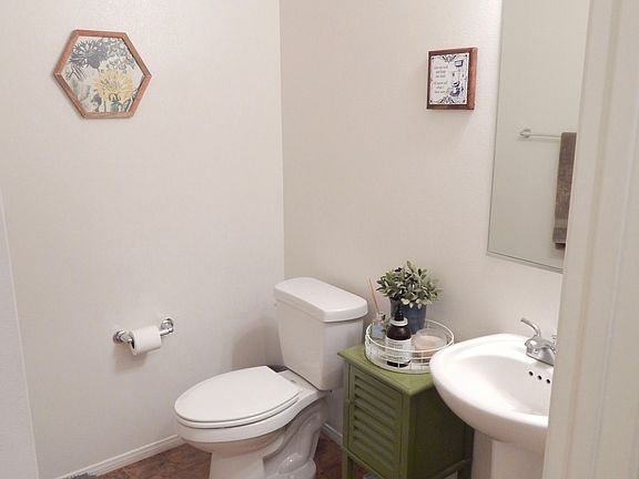 1/2 Bathroom