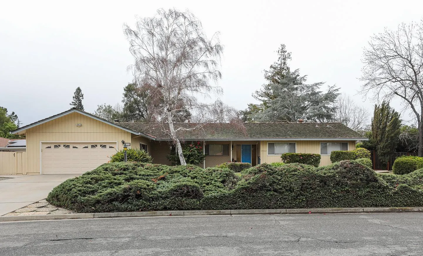 13089 Cumberland Dr photo 1