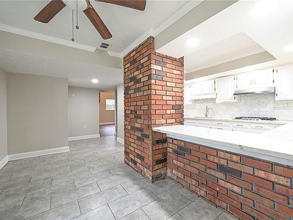 3rd image of 118 Aster Ln