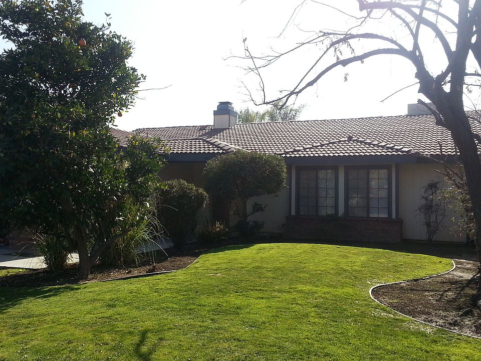 Front Yard w/ fruit trees