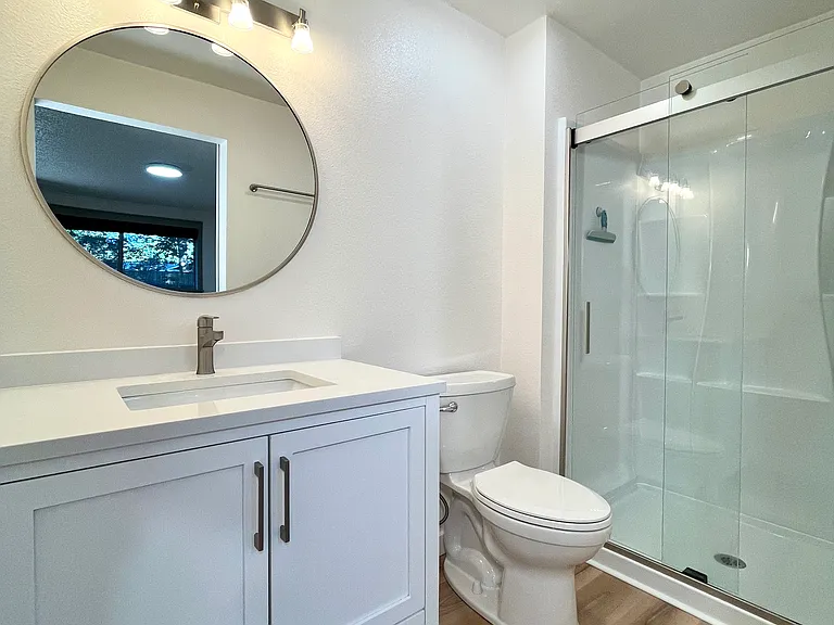 Ensuite bathroom with walk-in-shower.