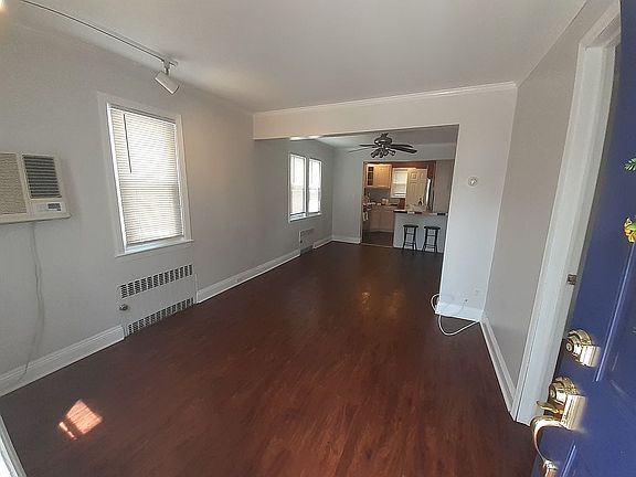 4th image of 1038 Barnes St