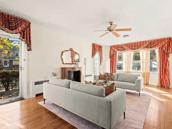 7 Roosevelt Terrace image 4 of 49