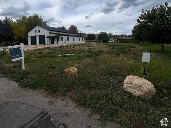 381 W Raspberry Patch Rd, Garden City, UT 84028