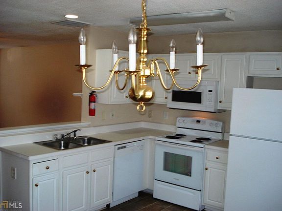 4th image of 345 Coral Cir
