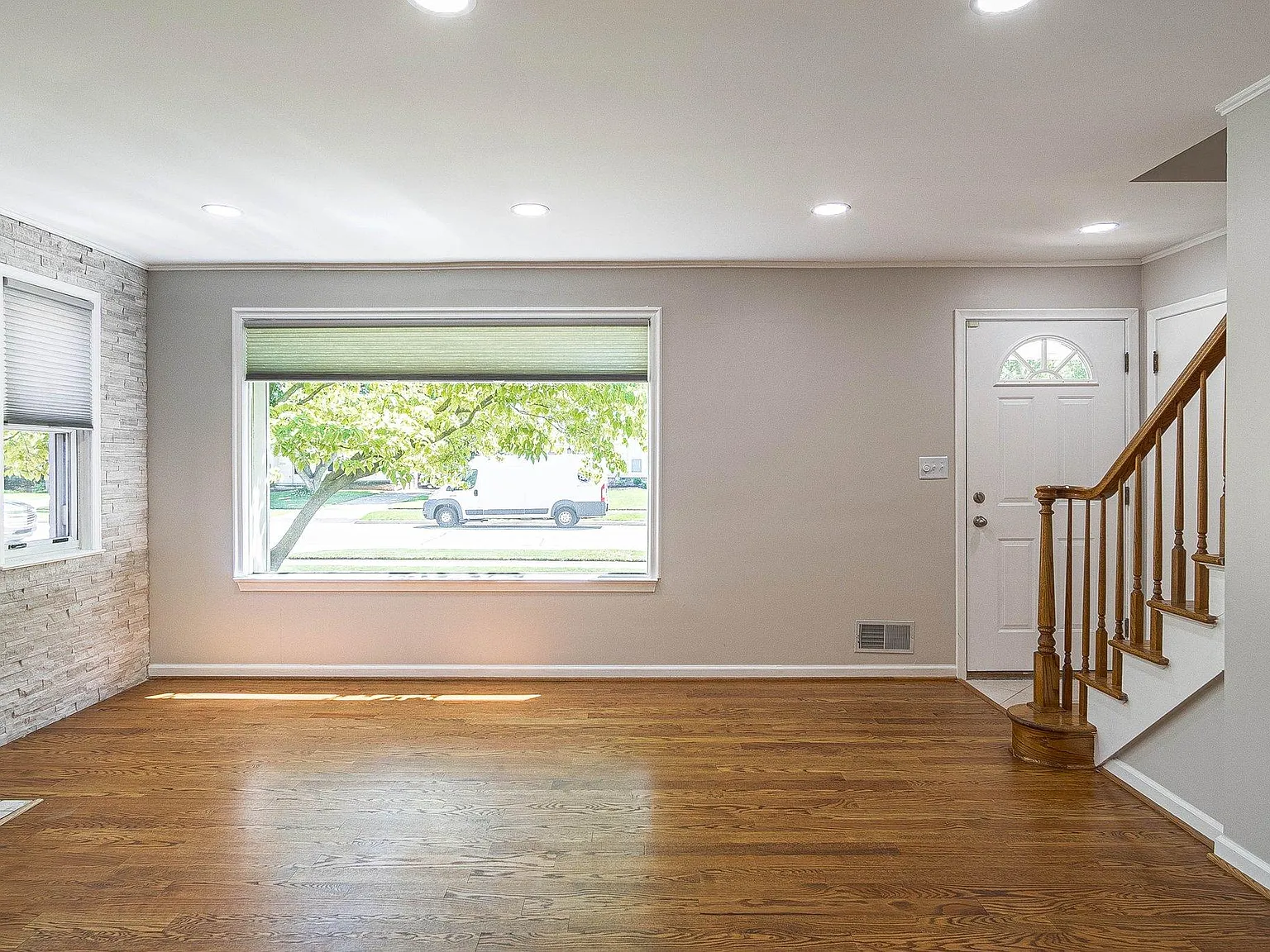 Sherwood Ct, Dearborn — Photo 4