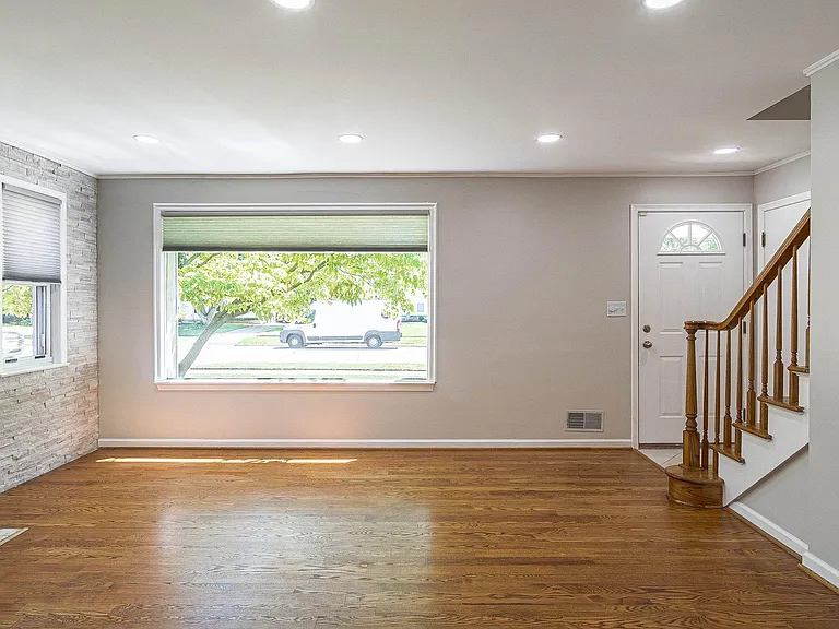 Sherwood Ct — Photo 4