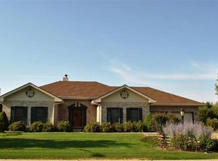 N53W15884 Creekwood Xing, Menomonee Falls, WI 53051