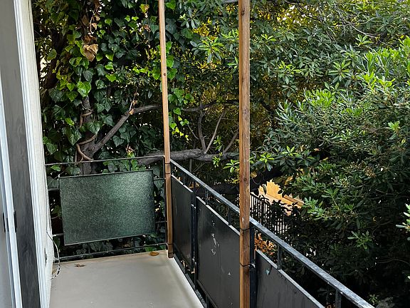 5th image of 1423 N Fuller Ave APT 8
