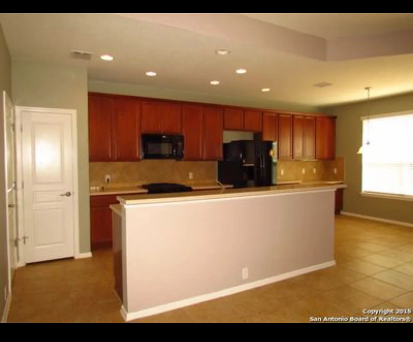 3 bed, 1885 sqft, $1,950 — Photo 3