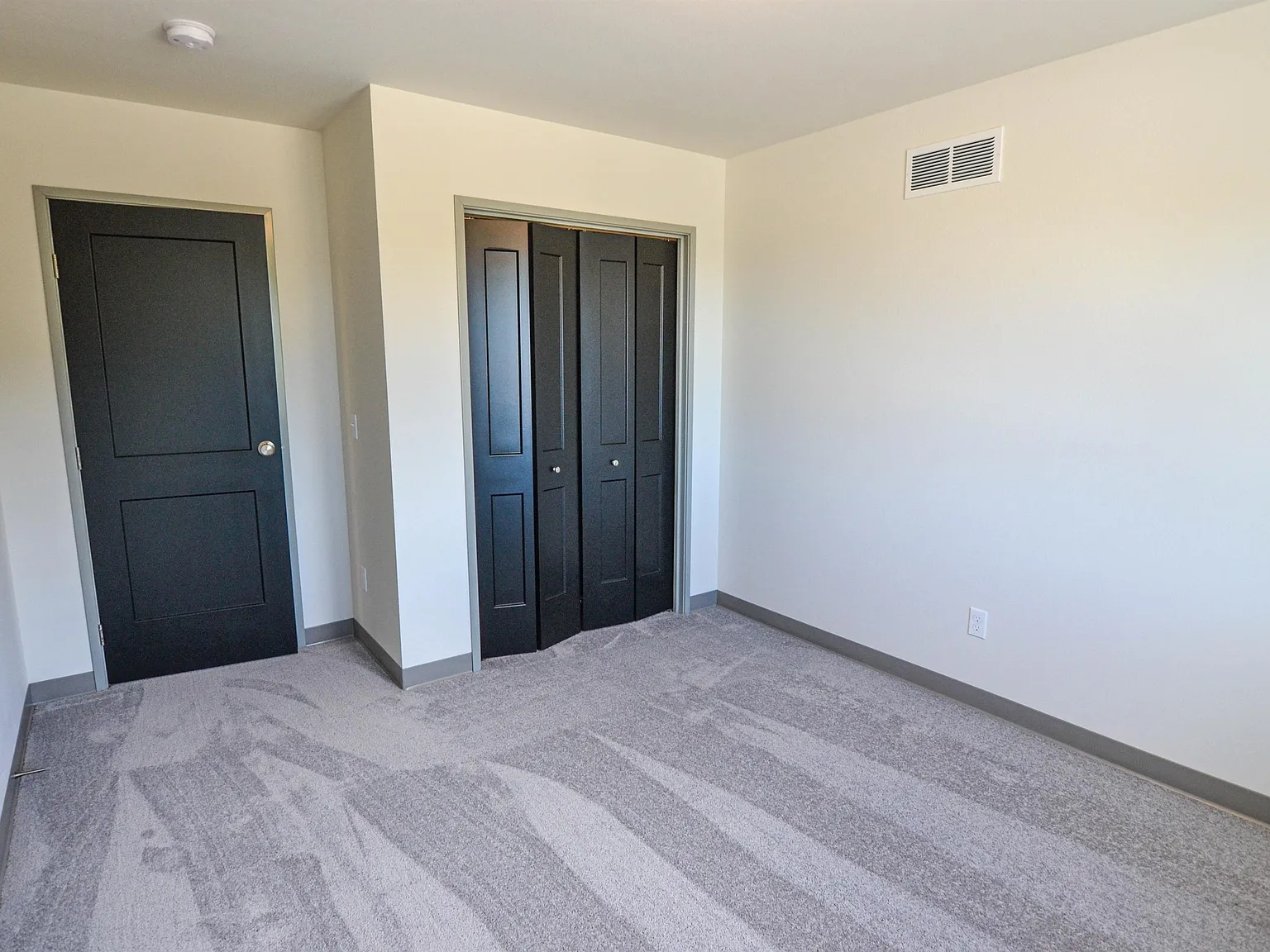 1244 S G Ave - 3 — Photo 2