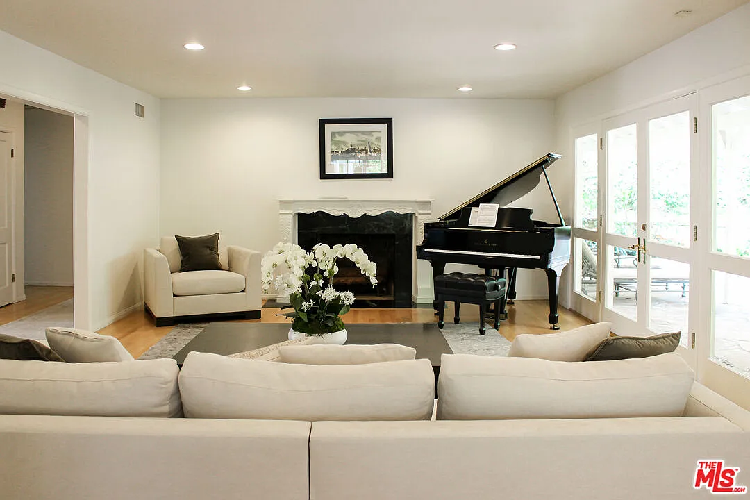3 bed, 3.0 bath, 2971 sqft, $14,000 — Photo 4