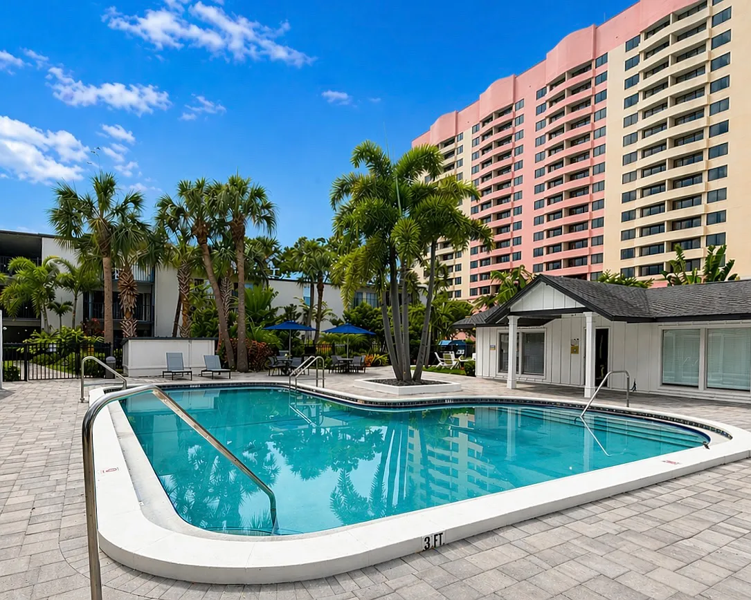 WestShore Apartments — Photo 4